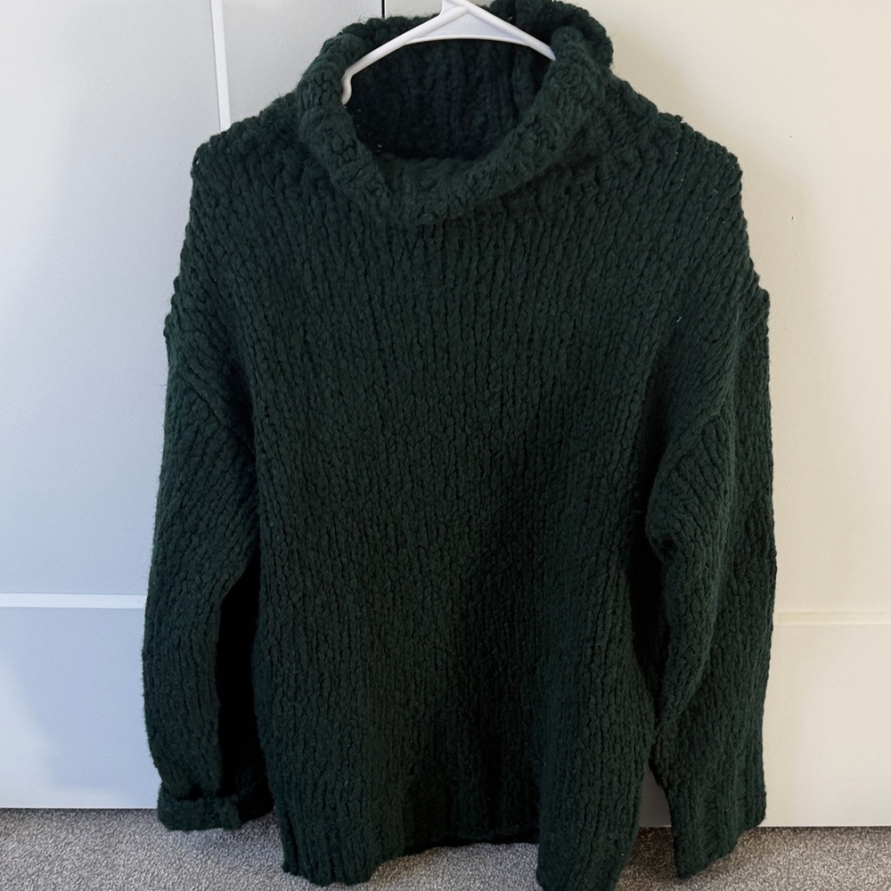 Cozy JCREW oversized Green Turtleneck Sweater